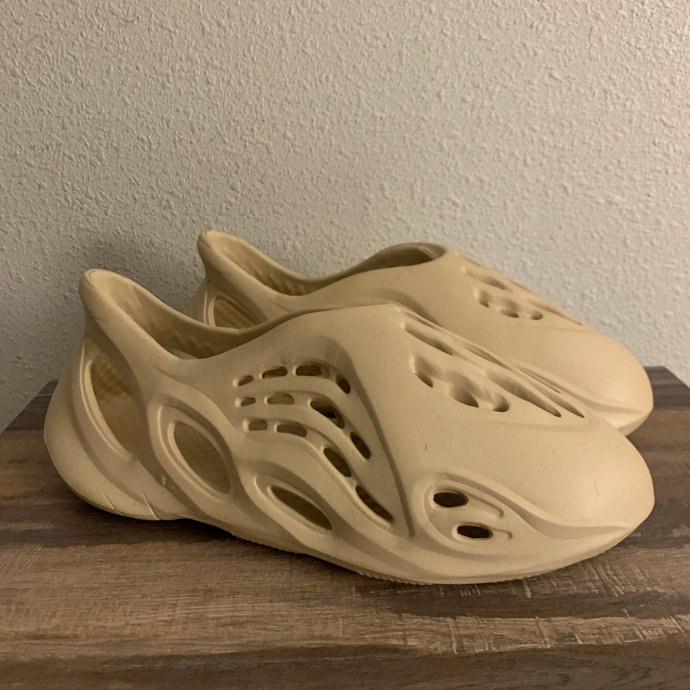 New Yeezy Foam Runner UA Size 11 👟